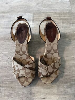 Women’s Coach Henley Monogram Wedge sandals 🤎